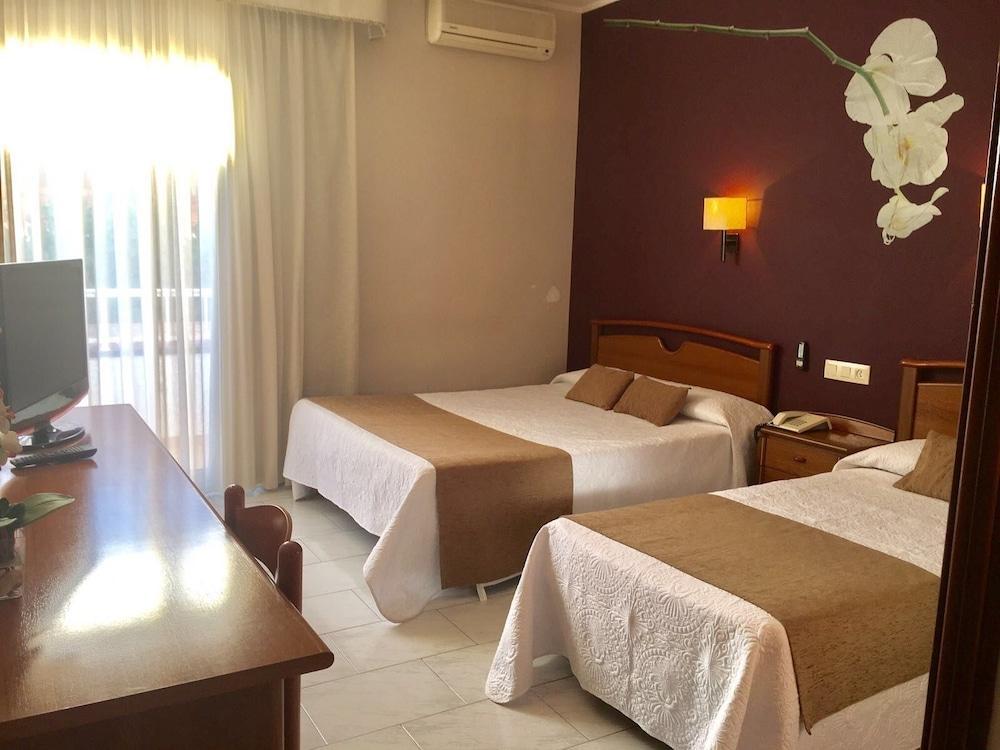 Hotel Restaurant Llansola Sant Carlos de la Ràpita Εξωτερικό φωτογραφία