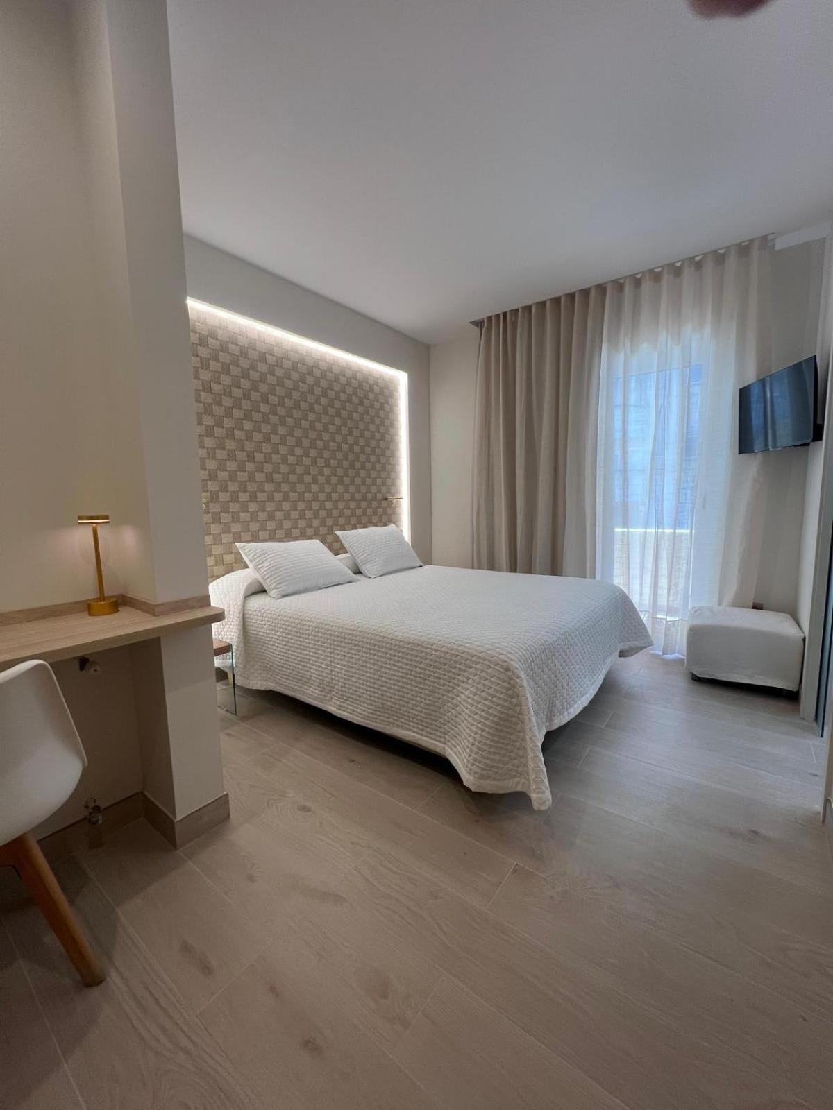 Hotel Restaurant Llansola Sant Carlos de la Ràpita Εξωτερικό φωτογραφία