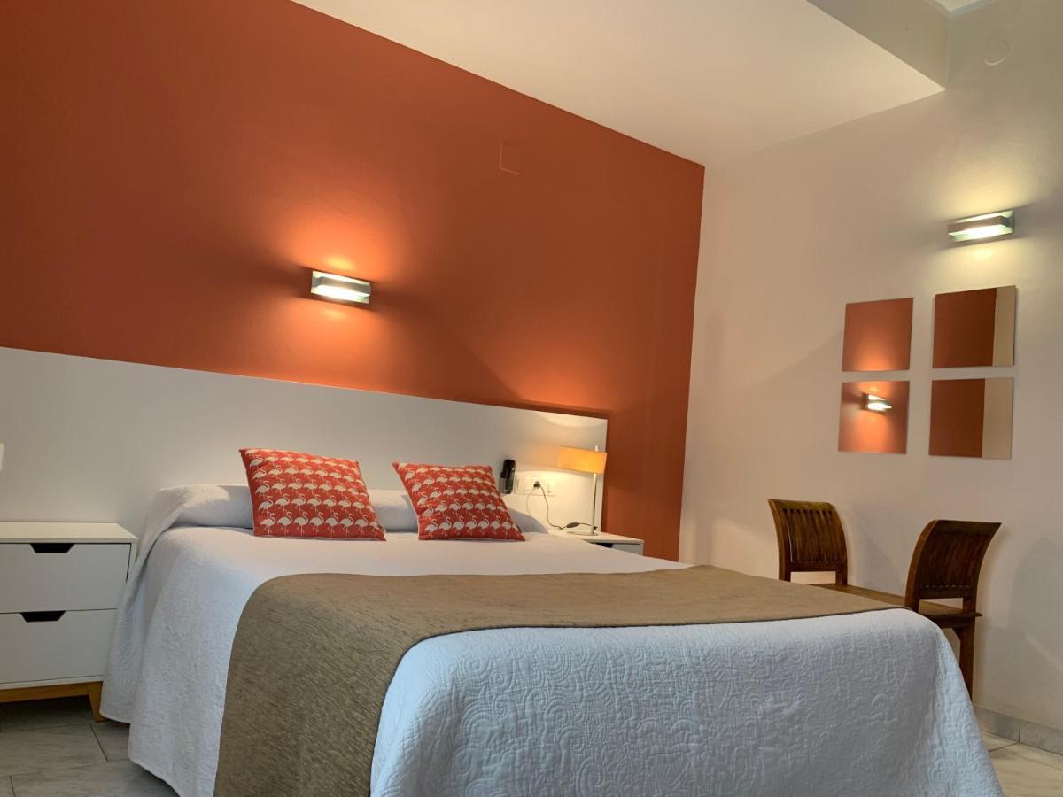 Hotel Restaurant Llansola Sant Carlos de la Ràpita Εξωτερικό φωτογραφία