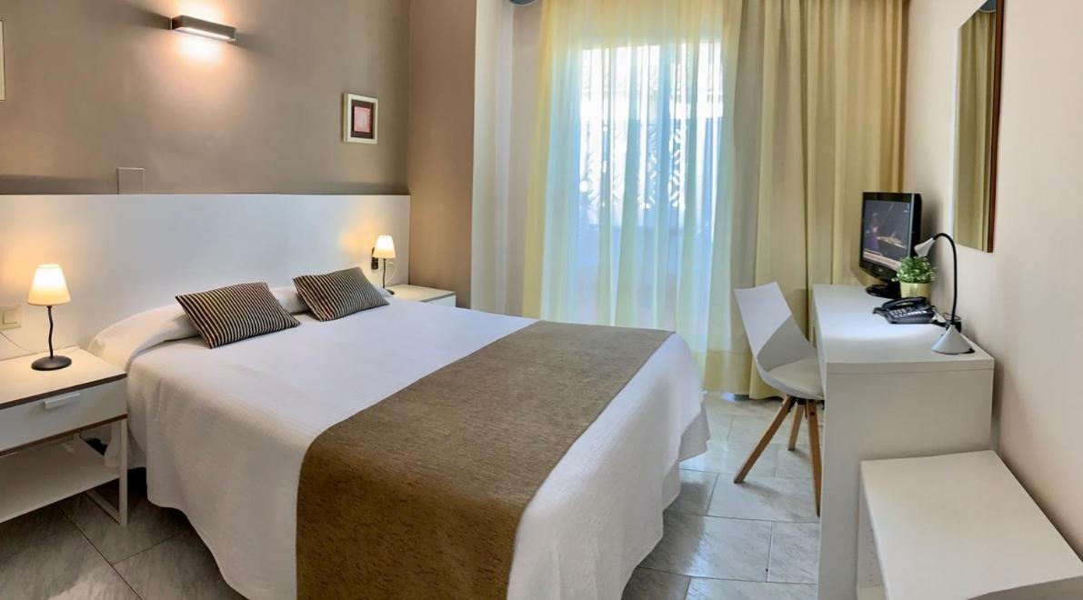 Hotel Restaurant Llansola Sant Carlos de la Ràpita Εξωτερικό φωτογραφία