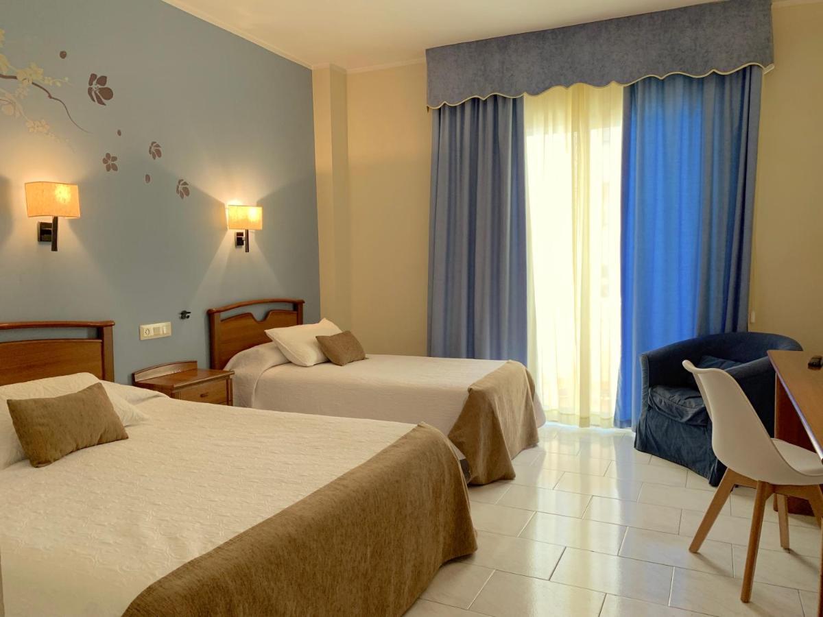 Hotel Restaurant Llansola Sant Carlos de la Ràpita Εξωτερικό φωτογραφία