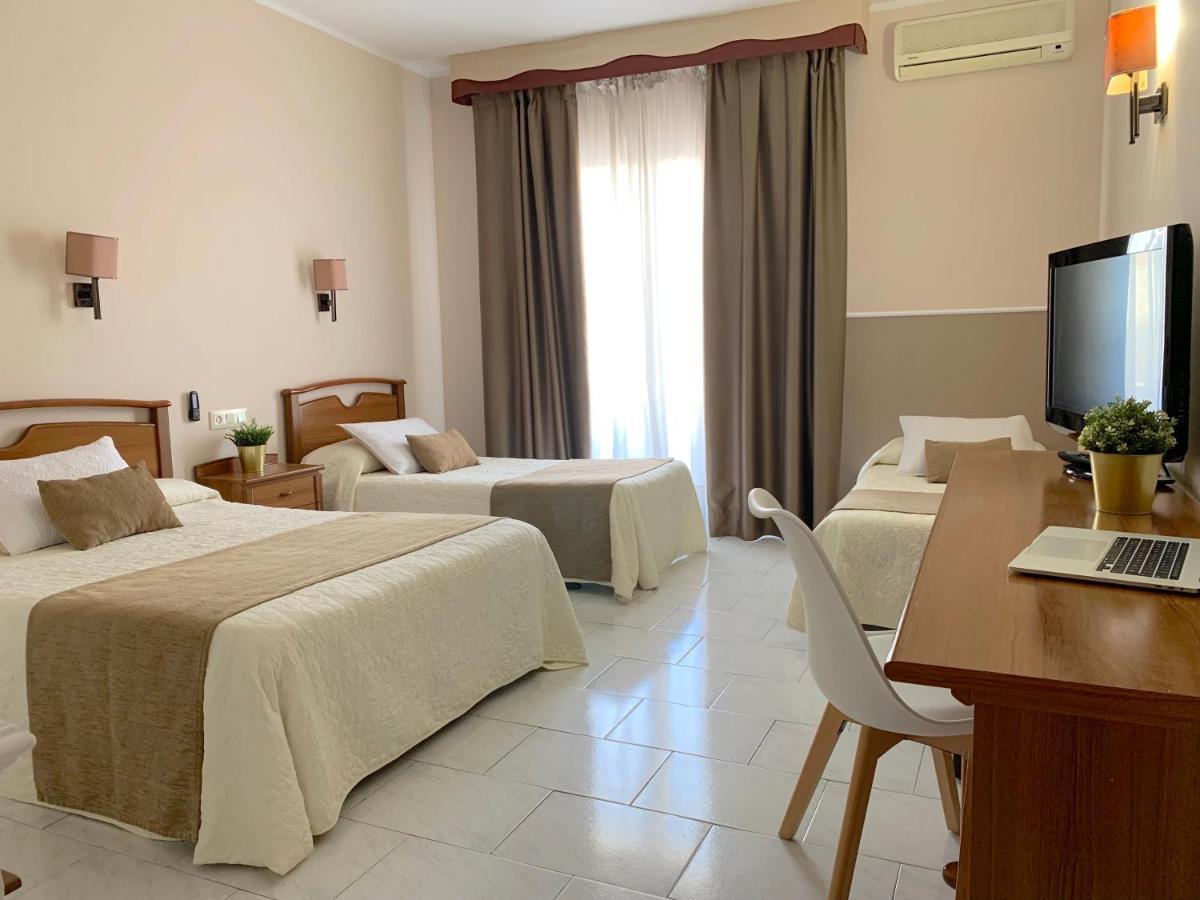 Hotel Restaurant Llansola Sant Carlos de la Ràpita Εξωτερικό φωτογραφία